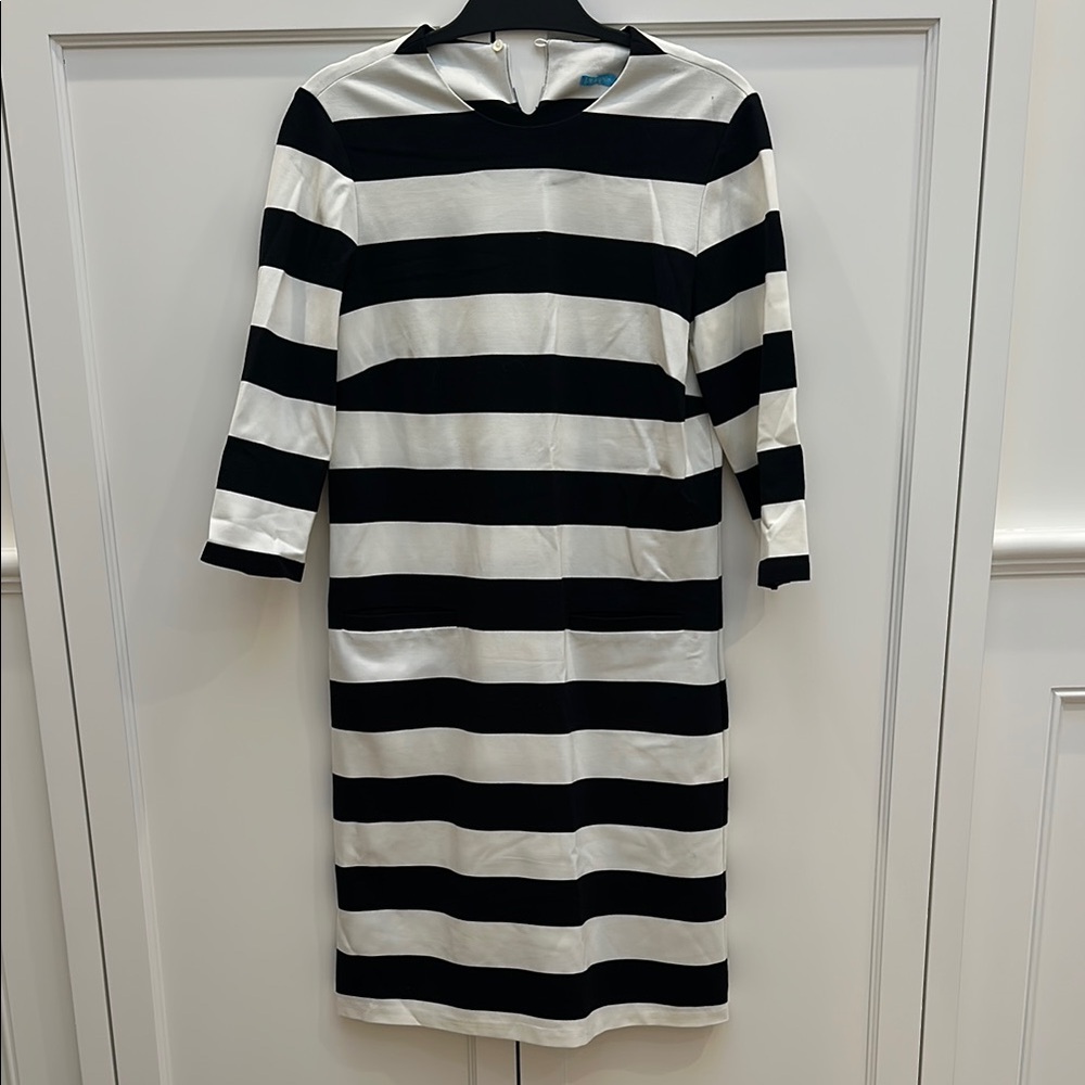 J. McLaughlin Black and White Sheath Dress with 3/4 Sleeves